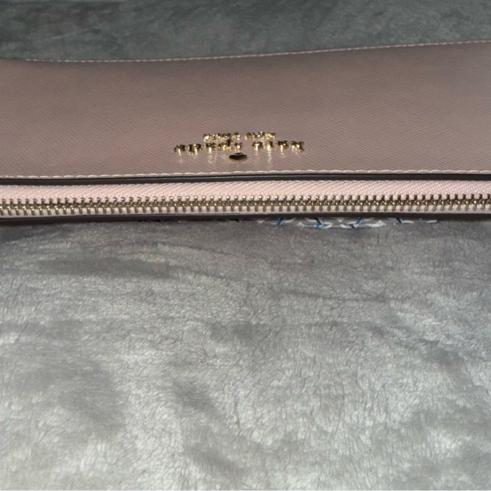 🎊 HOST PICK 🎊 NWT - Kate Spade Lucy Medium L-Zip Wristlet - Picture 4 of 5